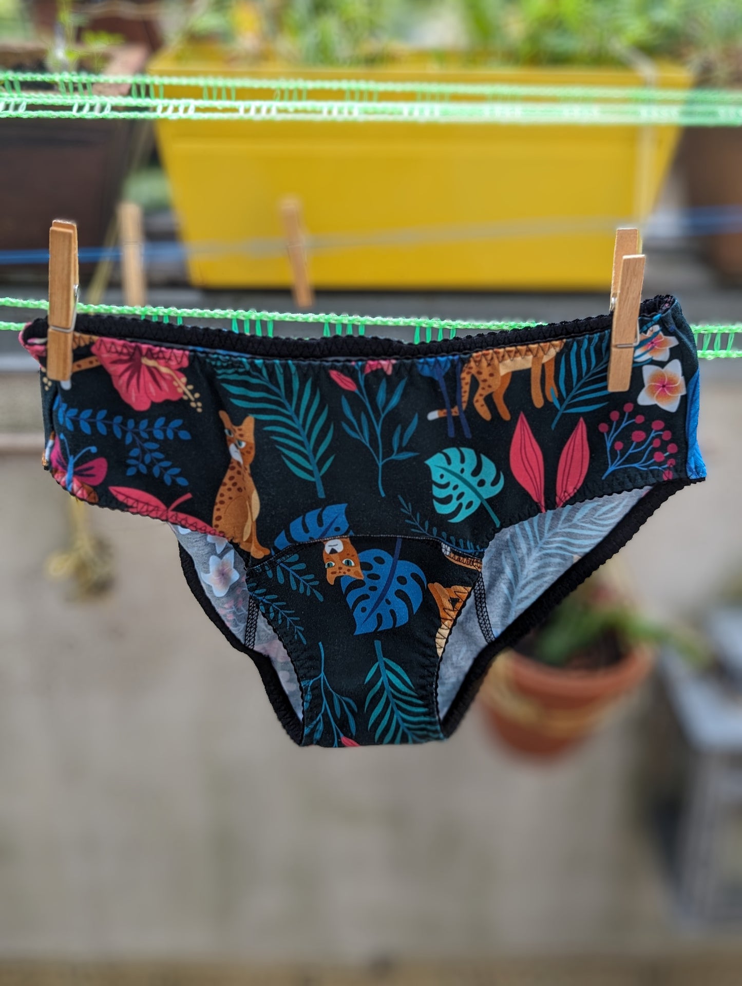 ALMO: Period panties