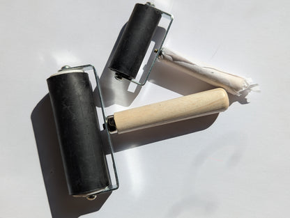 Depicting a big and small paint roller which is contained in the kit